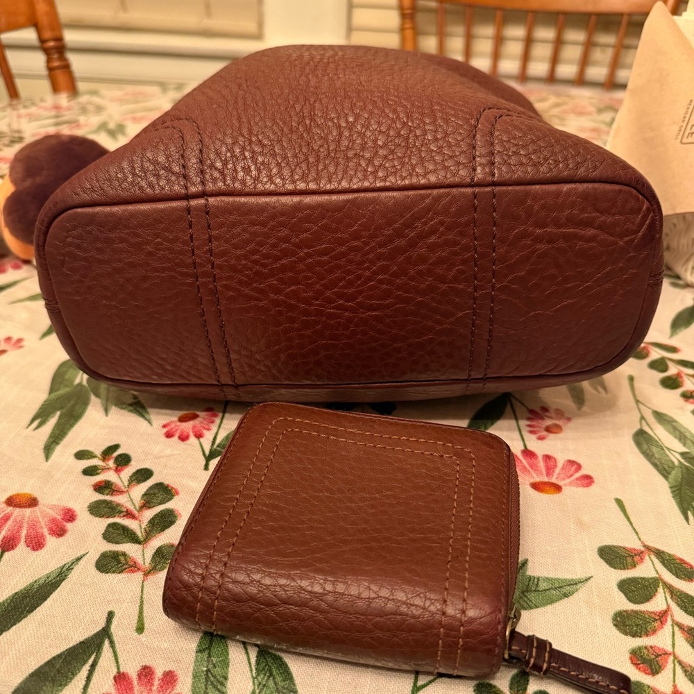 Coach Chelsea Turnlock Soft Milled Brown Pebbled Leather Hobo Bag with Wallet - Picture 5 of 9